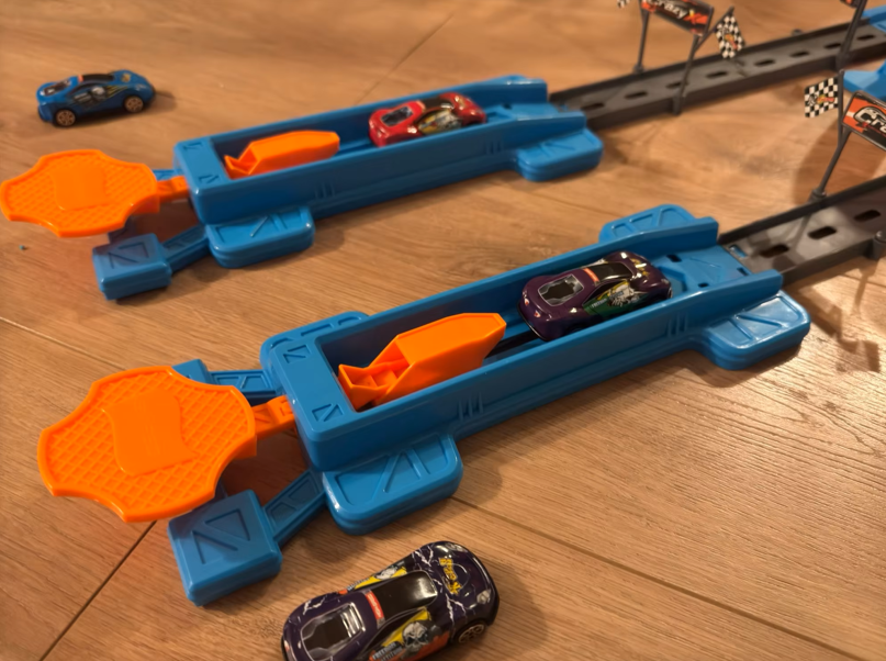 Hot Wheels Double Lane Loop Racing Set