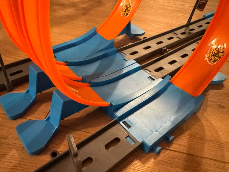 Hot Wheels Double Lane Loop Racing Set